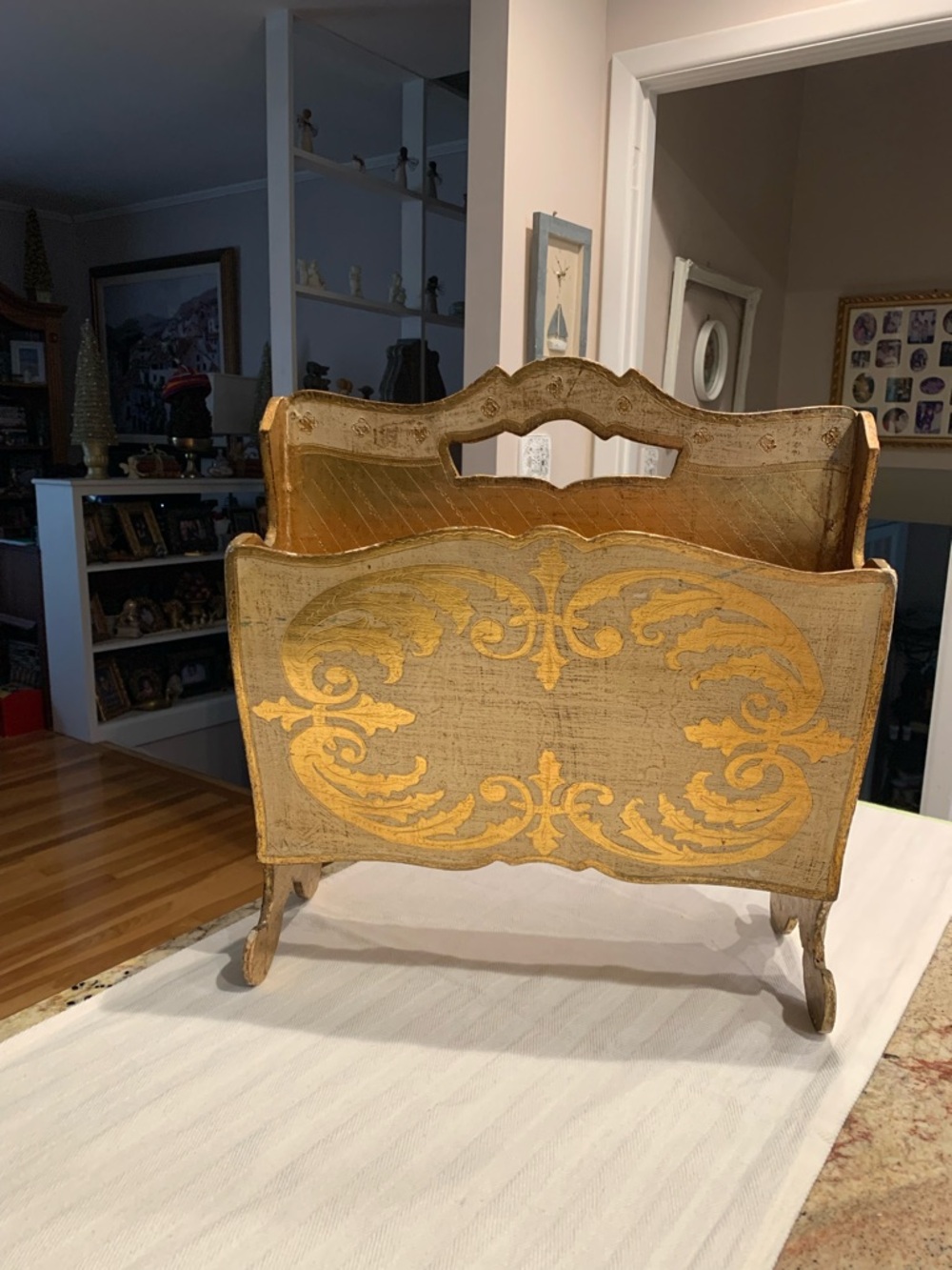 Vintage Italian Wooden Florentine Magazine Rack - Picture 3 of 11